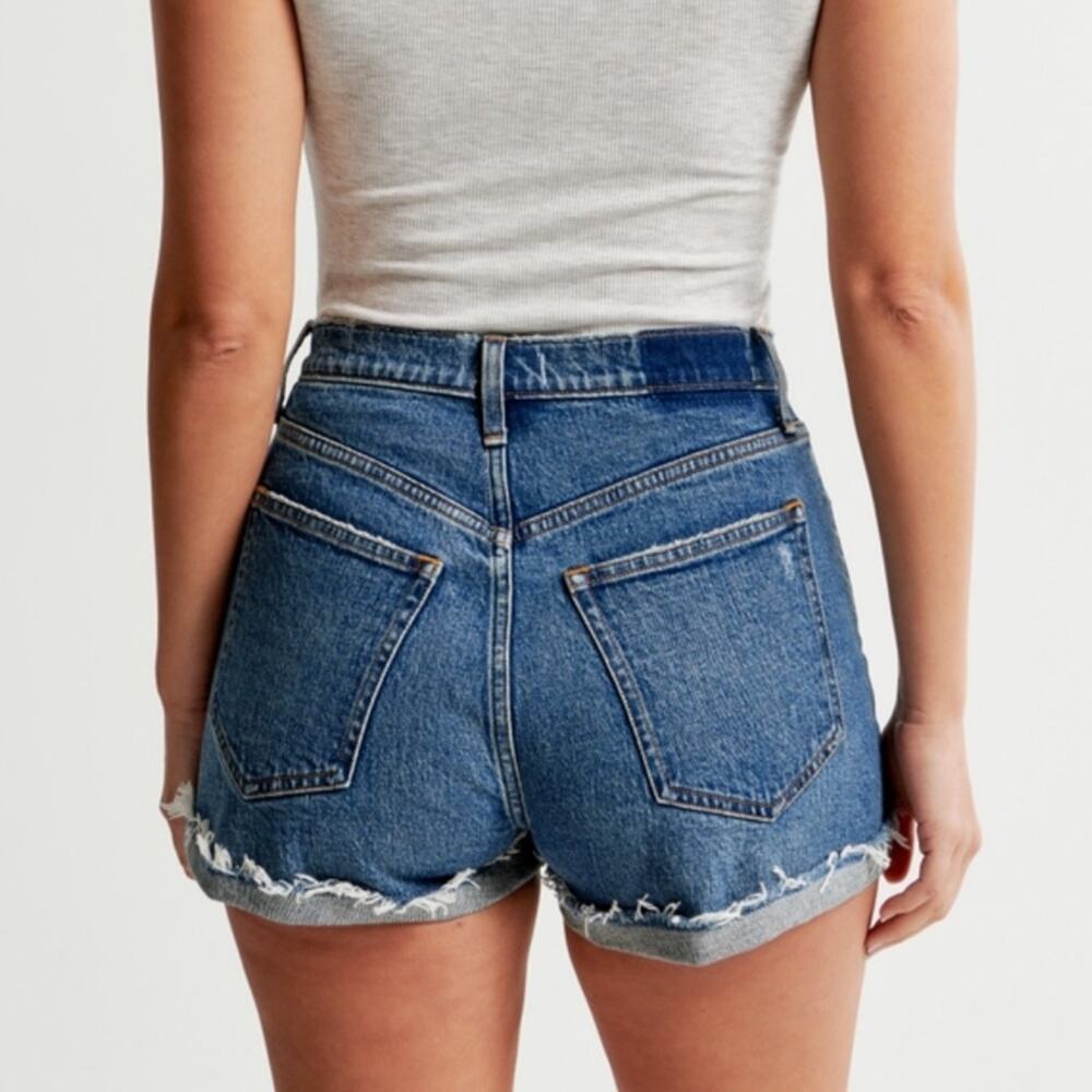 Abercrombie & Fitch High Rise Mom 2.5” Blue Raw Hem Shorts Women’s Size 34/ 18 - Picture 9 of 10